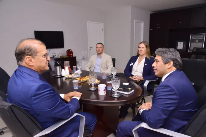 Osmar Filho e Fiema discutem nova política estadual de trânsito ferroviário no estado