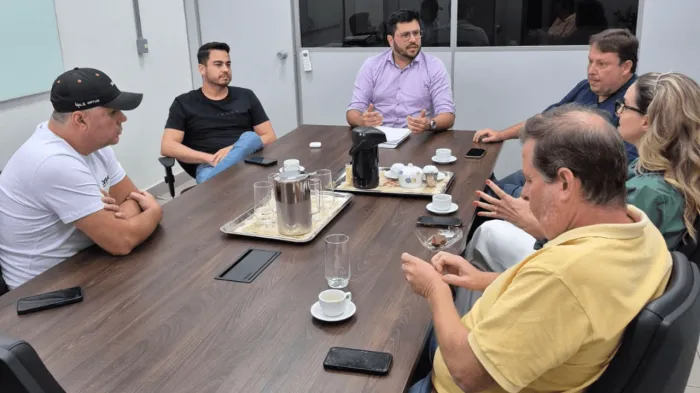 Secretário de Desenvolvimento recebe diretoria do Oba Festival