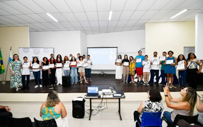 Nova Iguaçu inicia a Semana Pedagógica 2025 com homenagem a alunos aprovados em universidades e escolas técnicas