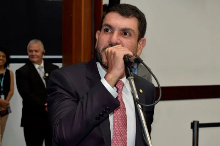 Deputado Jamilson Name, autor do projeto, durante sessão plenária na Assembleia Legislativa de Mato Grosso do Sul