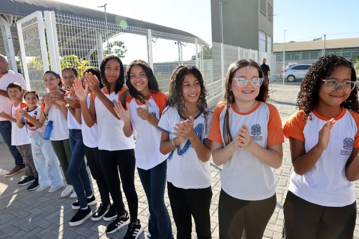 Governo do Estado abre ano letivo de 2025 com expansão do ensino integral e modernização das escolas