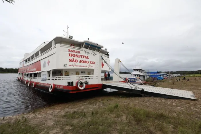 Governador Wilson Lima apresenta Barco Hospital São João XXIII à ministra da Saúde e destaca mais de 5,5 mil atendimentos em ações