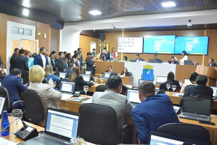 Parlamentares derrubam 9 vetos do Executivo Municipal e mantêm 6