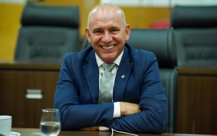  class=“text-sm text-neutral-600 dark:text-neutral-400”>Esta será a segunda vez que o parlamentar presidirá a comissão (Foto: Nilson Nascimento / Assessoria parlamentar)