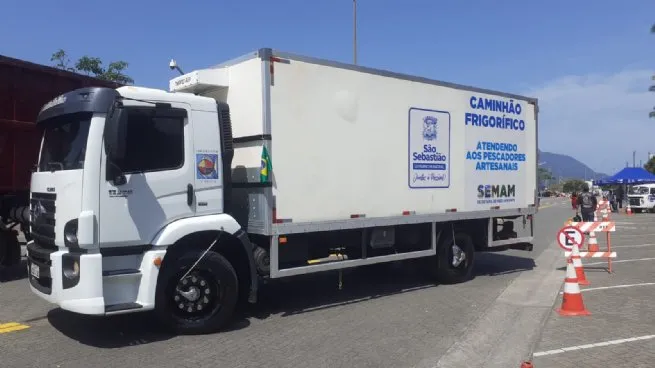 Prefeitura de São Sebastião subsidia gelo para fortalecer pesca artesanal
