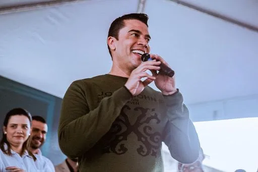 Prefeito Rodrigo Pinheiro anuncia reajuste salarial para professores da rede municipal