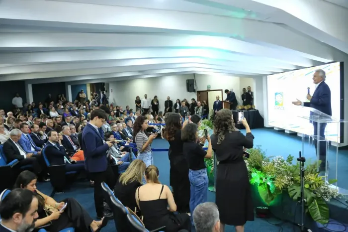 Caiado entrega premiação a pesquisadores de ciência e tecnologia e autoriza novos investimentos na área (Foto André Saddi )