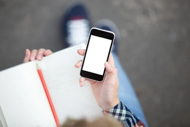 Prefeitura de São Sebastião implementa plano de ação para auxiliar alunos, escolas e pais quanto a proibição do uso de celulares nas escolas