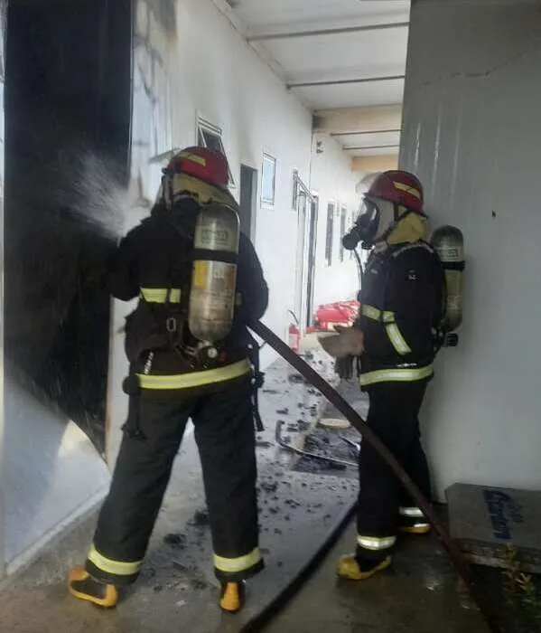 Corpo de Bombeiros controla incêndio em empresa no Complexo do Pecém