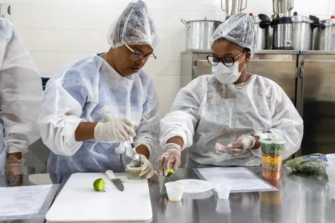 Prefeitura de São Sebastião oferece curso gratuito sobre Boas Práticas na Manipulação de Alimentos em parceria com o Sebrae