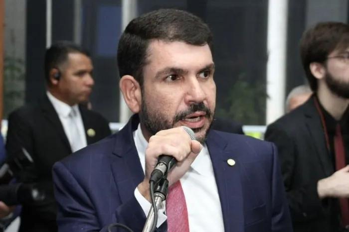 Deputado Jamilson solicita construção de quadra poliesportiva para escola em Fátima do Sul