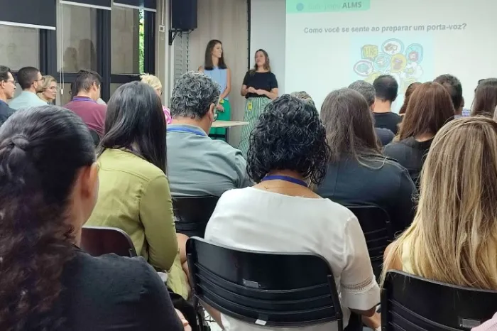 Assessores parlamentares participam de bate-papo sobre media training