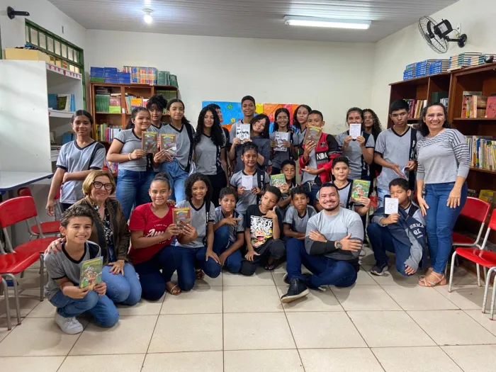 Semed: Projeto “Escritor na Escola” leva literatura de cordel aos alunos da Escola Darcy Ribeiro