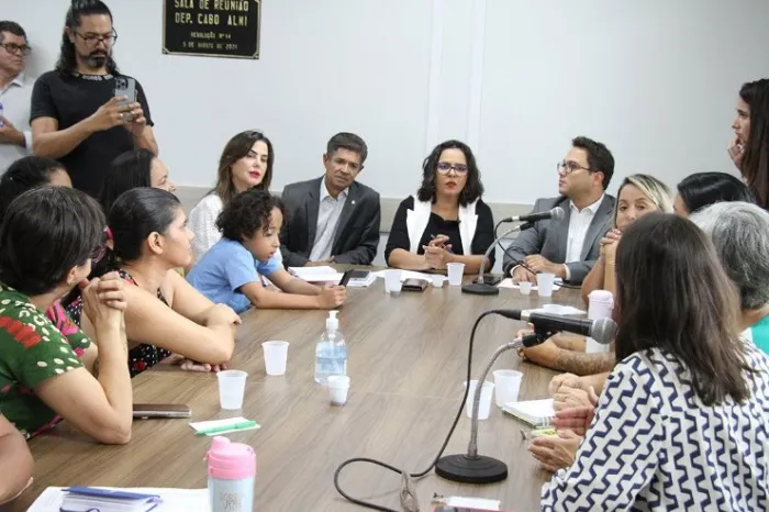 ALEMS realiza primeira reunião da comissão de acompanhamento de mães atípicas