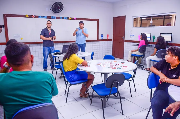 Centro de Ensino de Apoio à Pessoa com Surdez amplia inclusão digital e inicia nova turma de informática