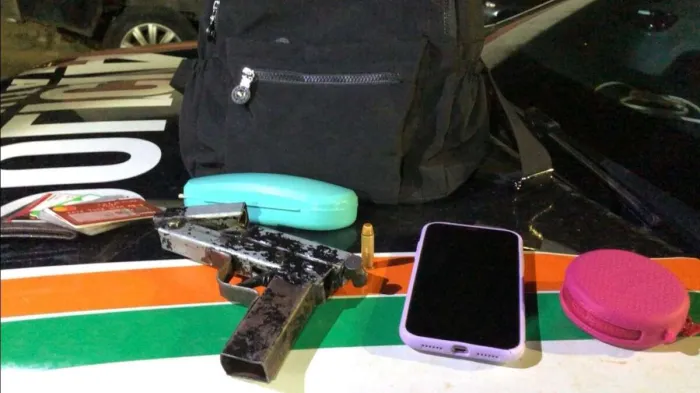 PMCE captura suspeito de roubo, apreende arma e recupera bens em Caucaia