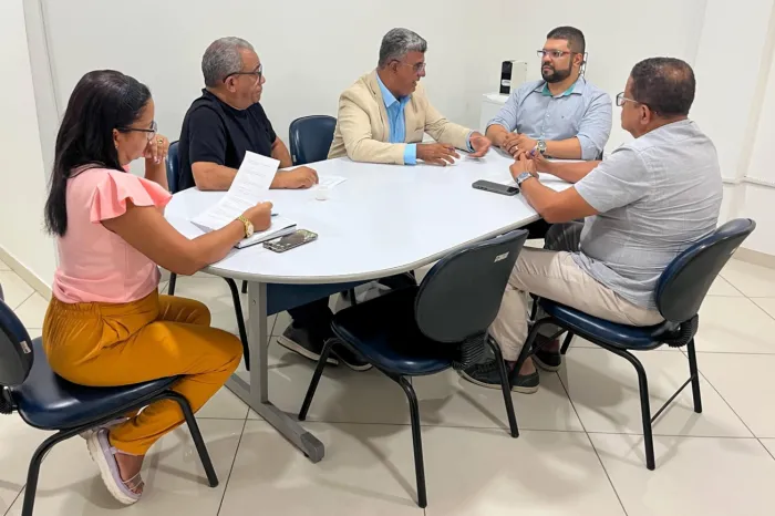 Gestão municipal e comissão da Câmara debatem avanços e desafios na saúde de Feira