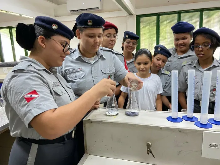 Meninas e Mulheres na Ciência: CMRio promove a liderança feminina com Clubes de Ciência e Robótica