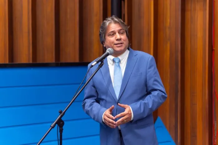 Deputado Caravina assume a Presidência de CCJR