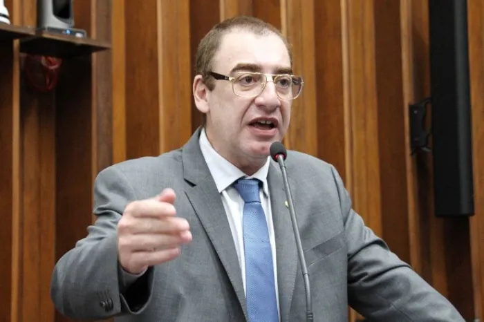 Doença renal crônica em crianças e cordão da Fibromialgia são temas de propostas