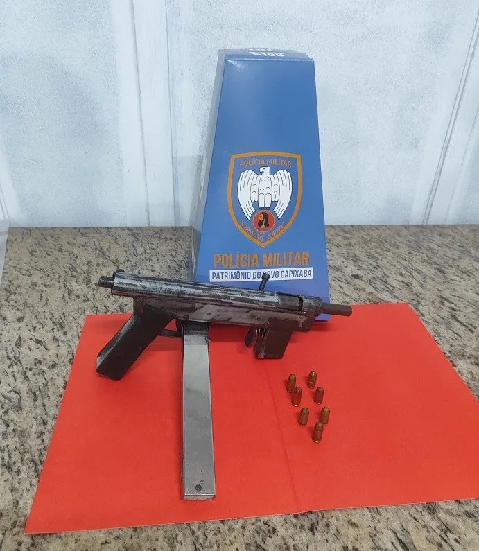 9º BPM apreende submetralhadora e prende foragido da justiça em Cachoeiro