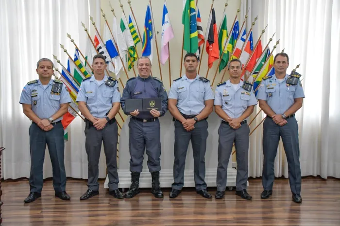 Comandante-Geral recebe convite para formatura dos Aspirantes 2025