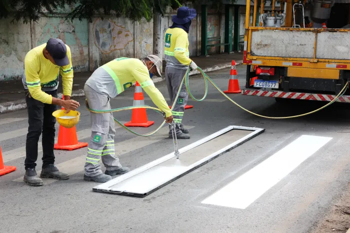 Semob aperfeiçoa sinalização no entorno de unidades escolares