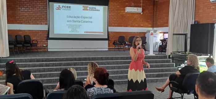 FCEE retoma calendário de cursos e capacitações