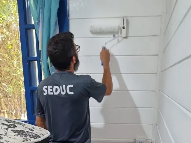 Secretaria da Educação de São Sebastião realiza manutenção na escola da Ilha Montão de Trigo