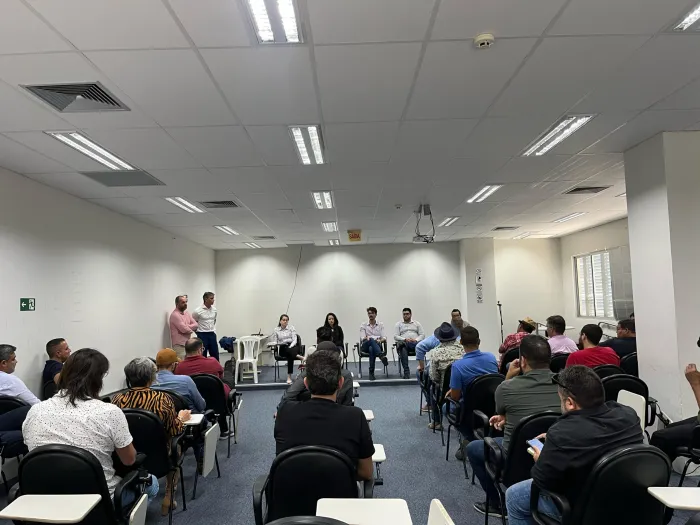 Prefeitura de Caruaru capacita artistas sobre tributação de impostos para associações culturais