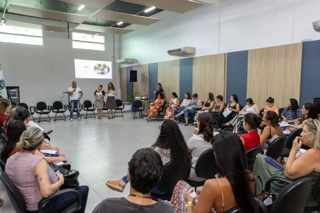 Coordenadores da Educação Infantil da rede municipal participam de reunião de formação e alinhamento pedagógico
