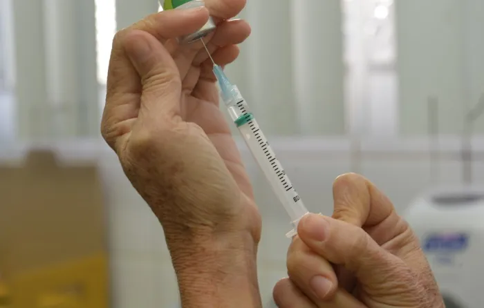Dengue: crianças e adolescentes de 10 a 14 permanecem como público da vacina no Estado