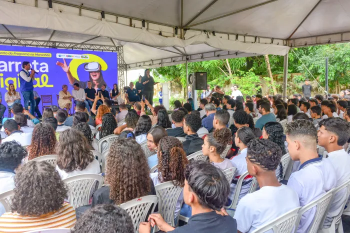 Escolas da rede estadual recebem o programa Carreta Digital para capacitação profissional