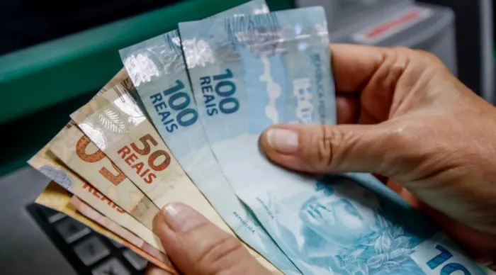 Mais de 75 mil pessoas, entre ativos, aposentados e pensionistas, receberão suas remunerações / Foto: Arthuro Paganini