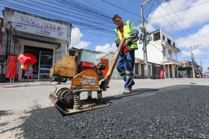 Prefeitura de Camaçari inicia operação tapa-buraco