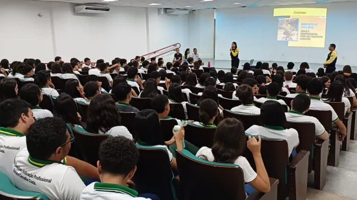 Detran-CE realiza palestra educativa para alunos da rede pública de ensino em Jijoca