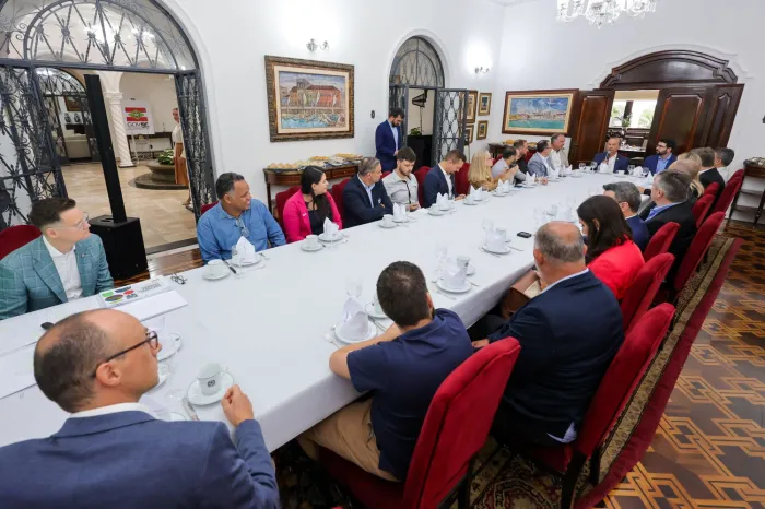 Governador tirou SC do “cheque-especial”, realizou investimentos e aplicou em Saúde, Educação e Segurança