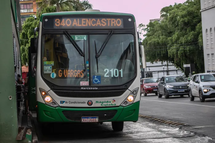 Antiga gestão deixa R$ 30 milhões de dívidas e empresa tem 31 ônibus apreendidos