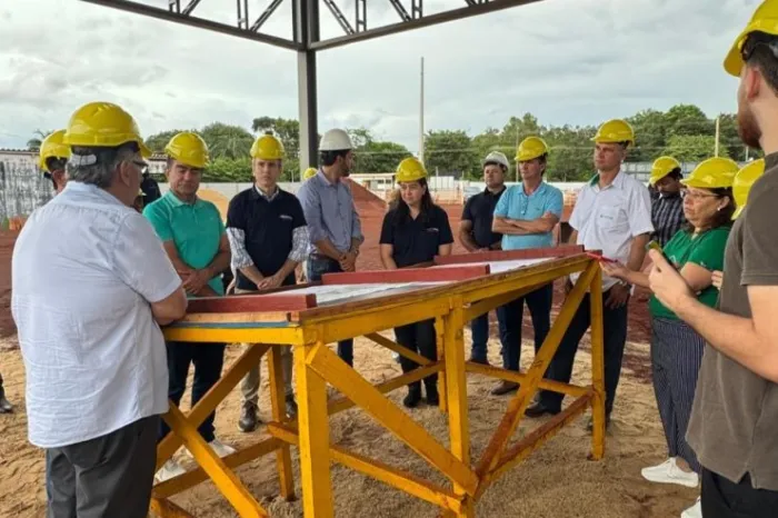 Diretores e prefeito visitam obras do Hospital do Amor em Dourados
