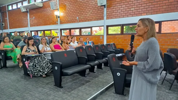 Fundação Catarinense de Educação Especial capacita corpo técnico na metodologia de ensino estruturado para crianças com autismo