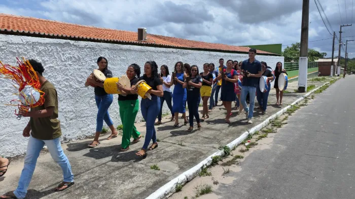 Alunos de pedagogia da Uema vivenciam a cultura do bumba meu boi e produzem livro didático