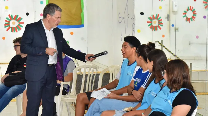 Roda de conversa aborda os impactos das drogas na juventude
