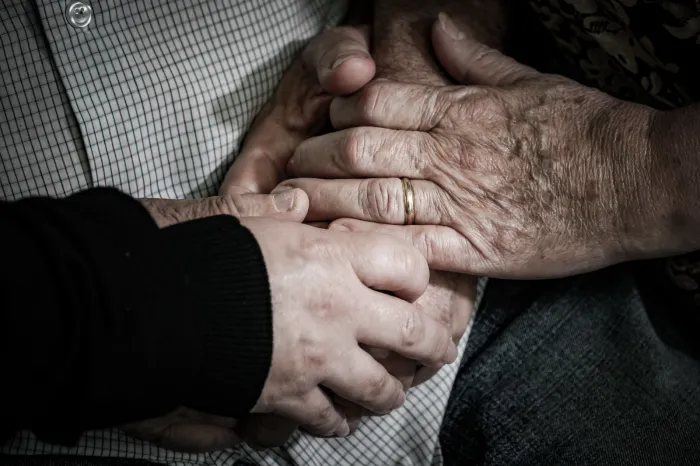 Fevereiro Roxo: Secretaria da Saúde fortalece acesso ao tratamento do Mal de Alzheimer