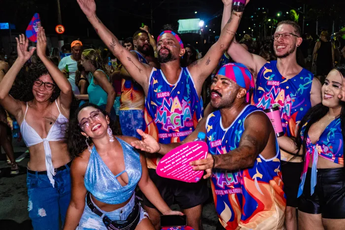 Bloquinhos, bailes, matinês e desfiles de escolas de samba animam o Carnaval em Bertioga