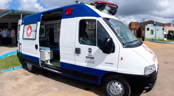 Governo do Estado entrega ambulância inter-hospitalar para Riachão do Dantas