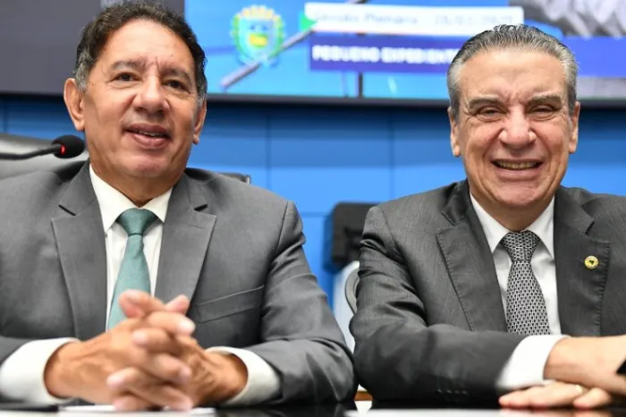 GERSON CLARO E PAULO CORRÊA SOLICITAM PAVIMENTAÇÃO DA MS-289, ENTRE AMAMBAI E JUTI