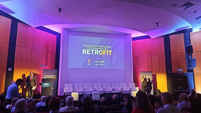 Secretária de Habitação participa de seminário sobre Retrofit