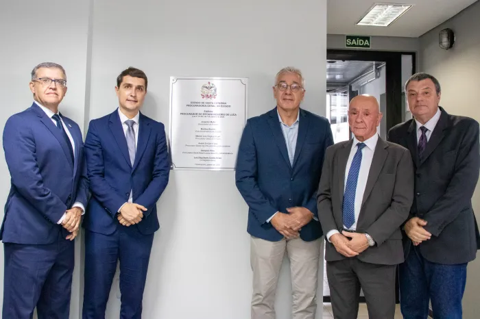 PGE inaugura placa em homenagem ao procurador do Estado Rogério de Luca