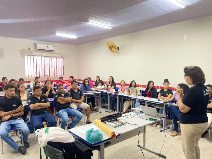 Projeto ENSINAR Itinerante da Uema chega ao Polo Santa Luzia para fortalecer diálogo e aprimorar ensino