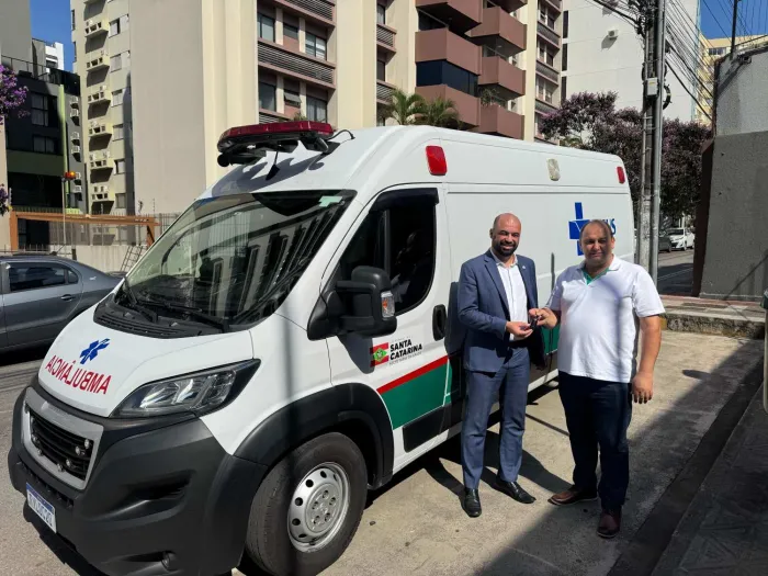 Estado entrega ambulância para Entre Rios no Extremo Oeste